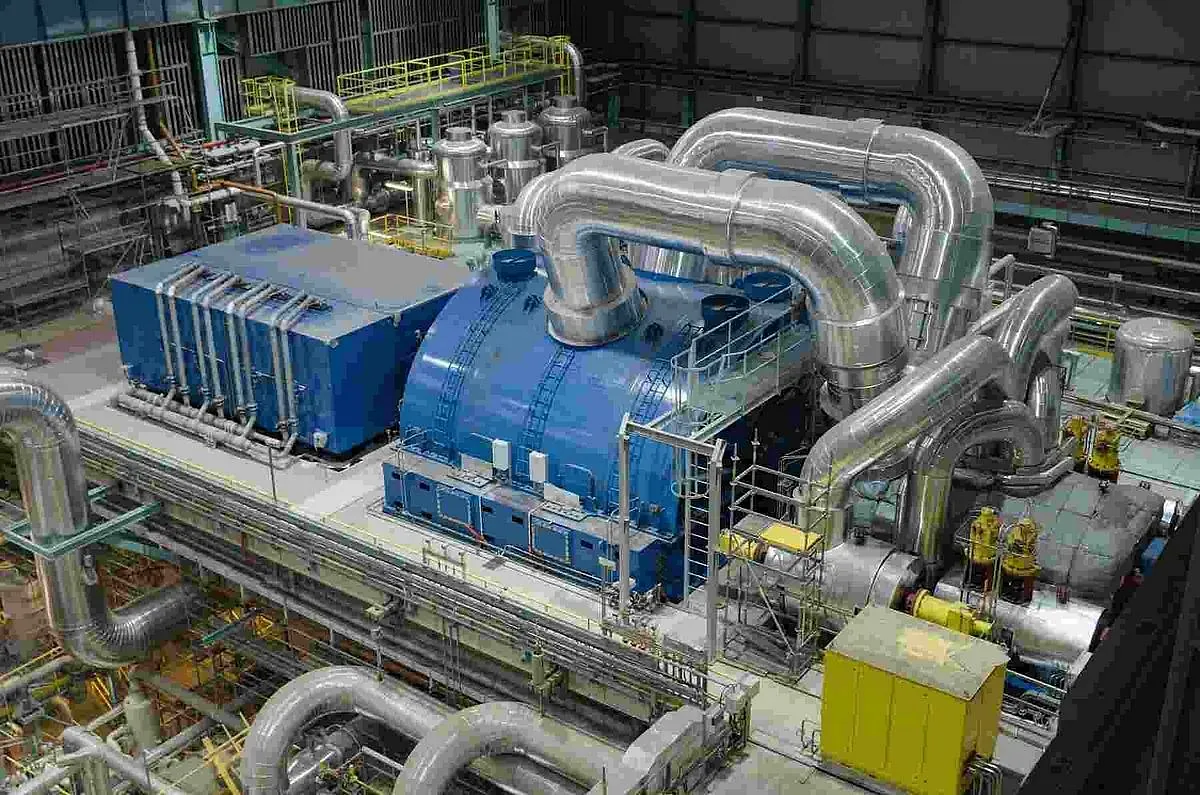 Large industrial plant with extensive piping, showcasing Industrial Projects in Chicago, IL